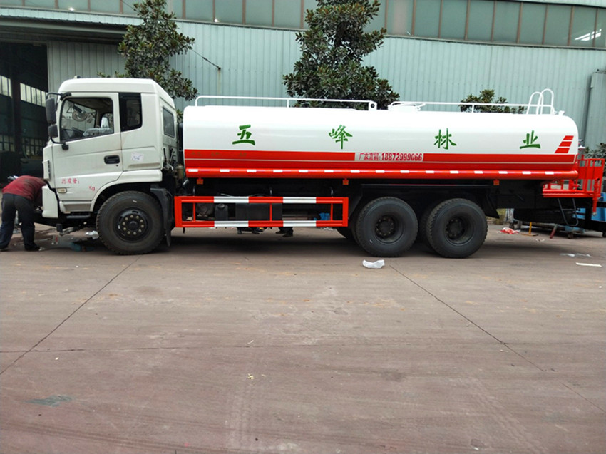 東風(fēng)20噸灑水車(chē) 東風(fēng)20噸灑水車(chē)