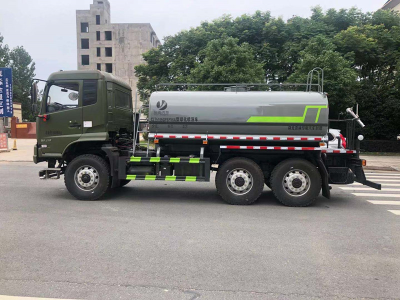 東風(fēng)六驅(qū)灑水車 東風(fēng)六驅(qū)灑水車