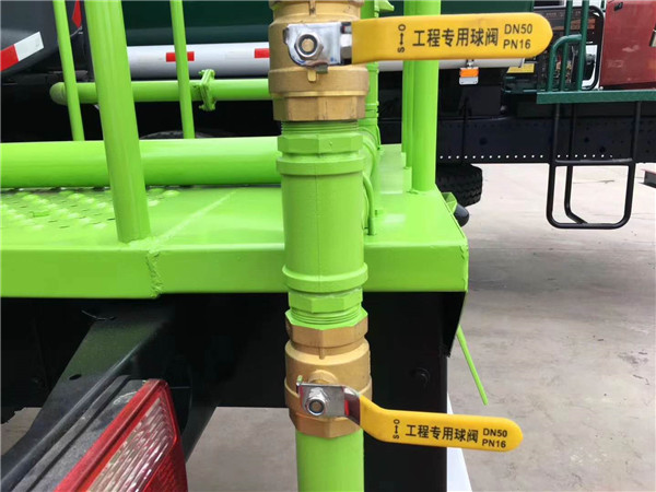 東風大多利卡8噸灑水車