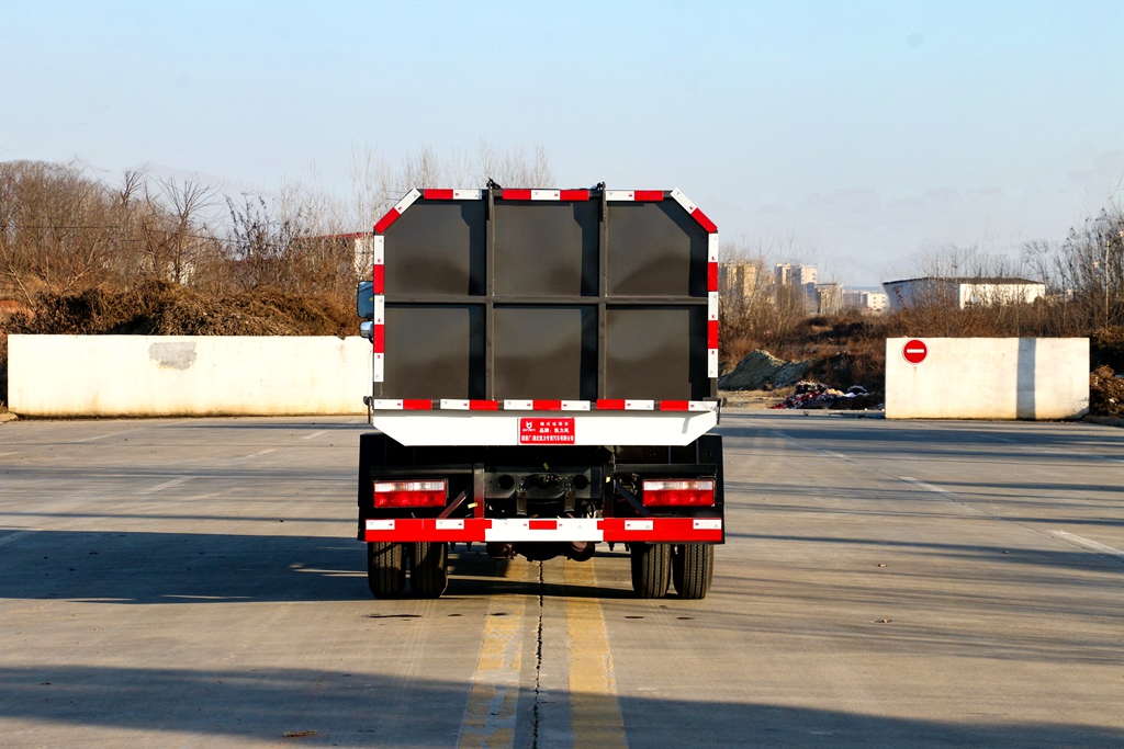 東風小福瑞卡廂式垃圾車