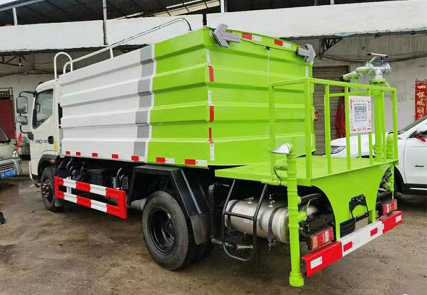 時(shí)風(fēng)7方藍(lán)牌多功能抑塵灑水車后方展示圖