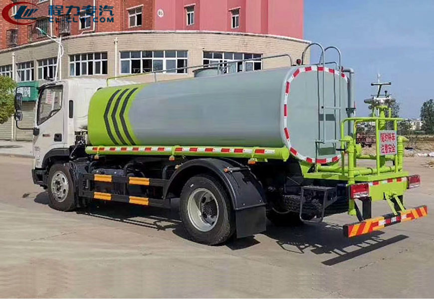 福田瑞沃9噸灑水車后面圖