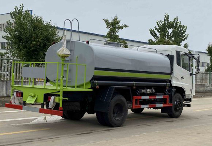 東風(fēng)專底D3V灑水車后方展示圖