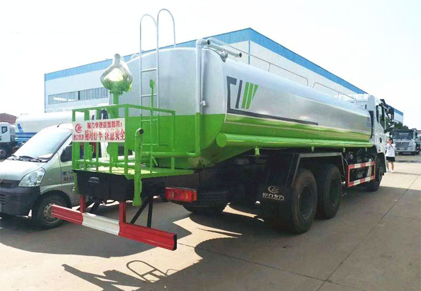 東風(fēng)錦程V6后雙橋20噸灑水車(chē)后方展示圖